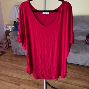Red scoop neck T-shirt, short sleeves